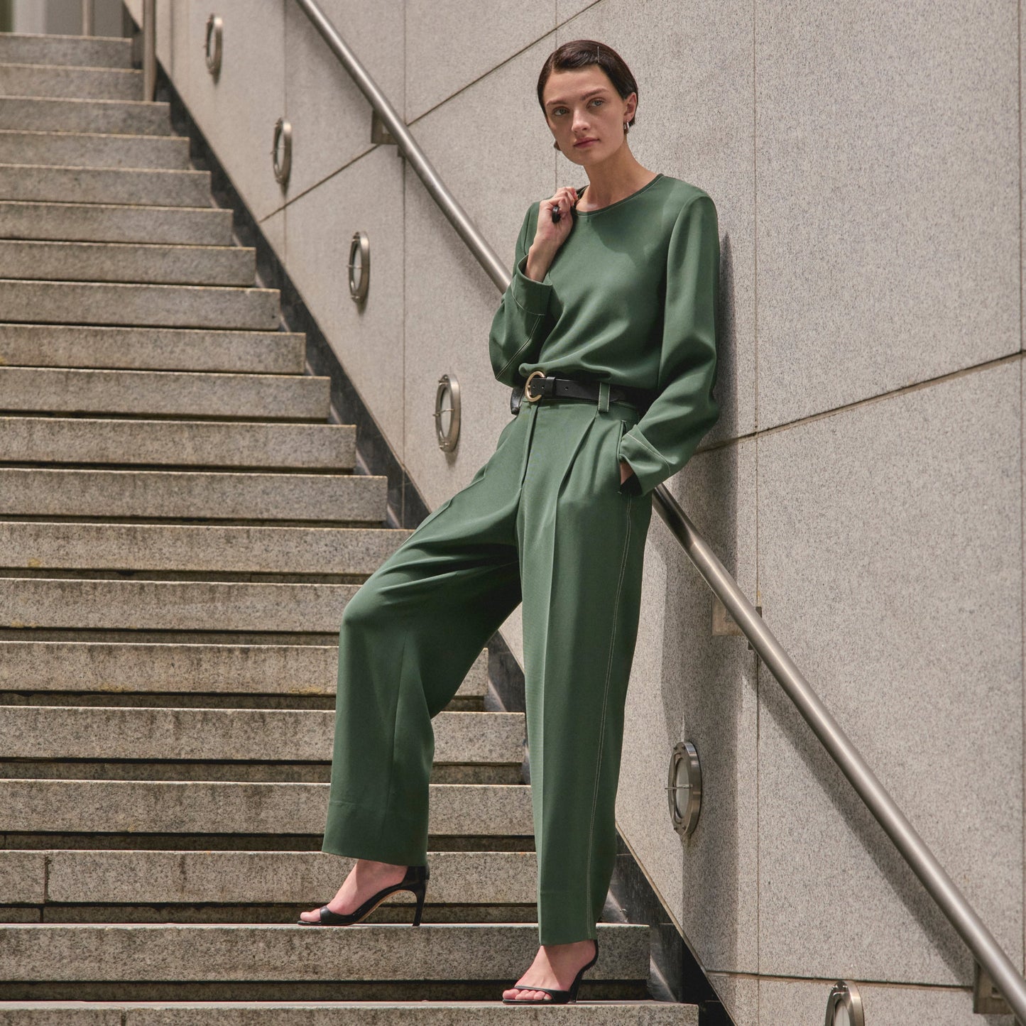 Arlo Breeze Pant - Everyday Crepe :: Dusty Pine